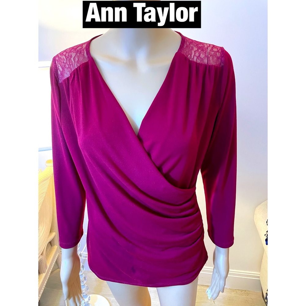 Ann Taylor, Burgundy V Neck Crossover, Ruched side, Lace shoulder Top Sz…